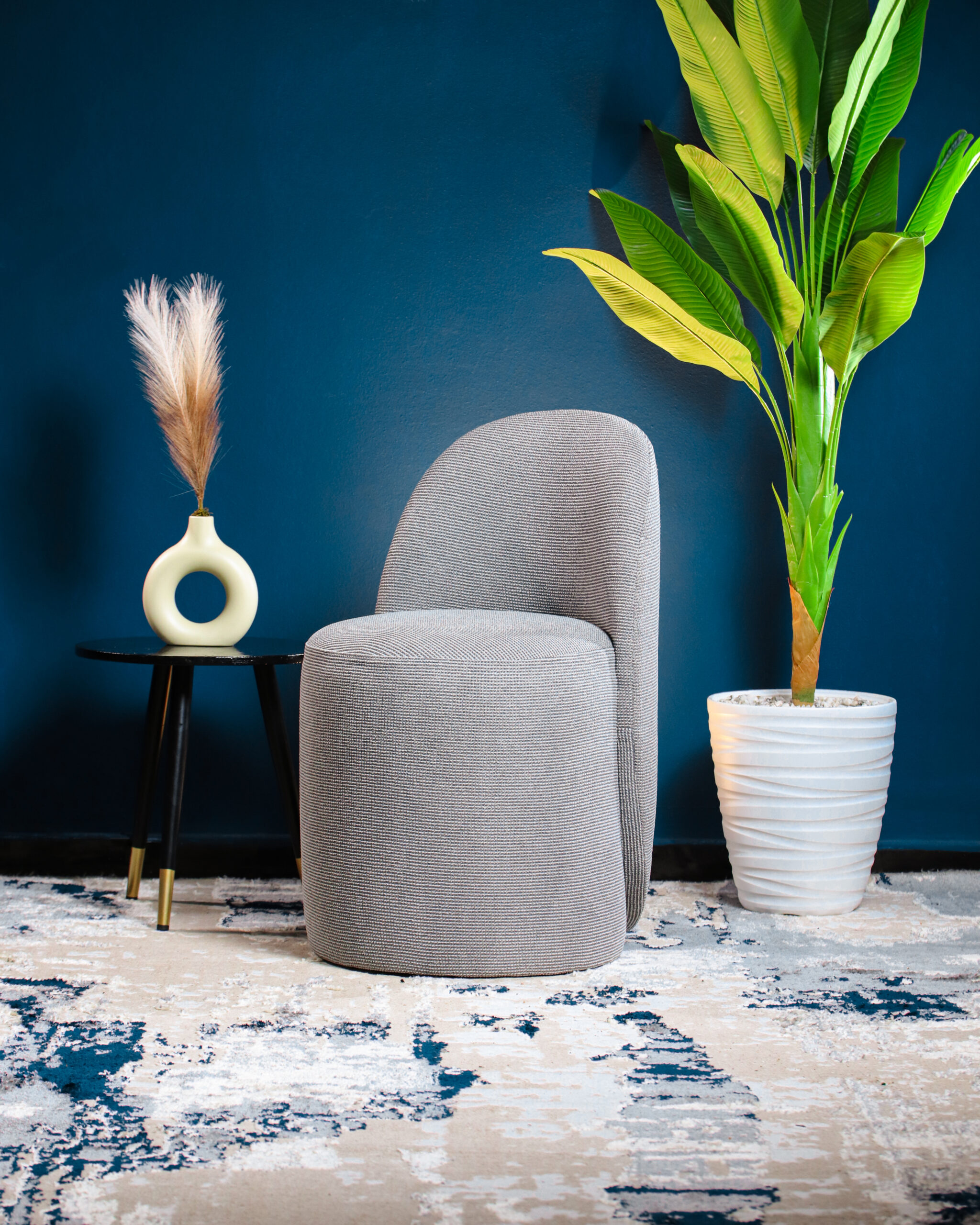 Fauteuil Rondo Design Gris Lilas – Élégance Moderne et Confort Compact