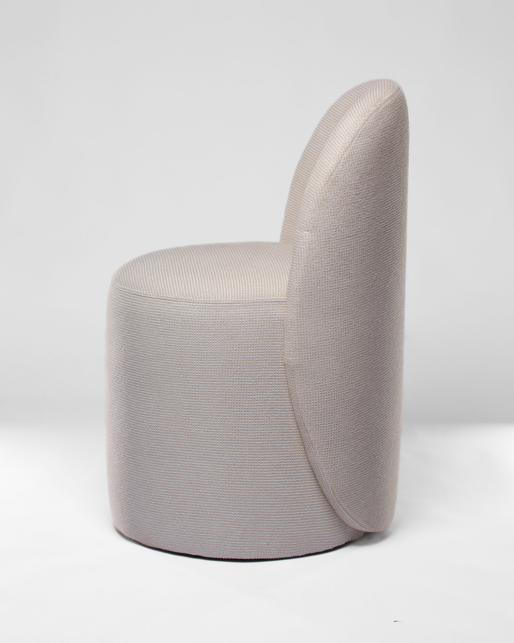 Fauteuil Rondo Design Blanc Cassé – Élégance Moderne et Confort Compact - Image 4