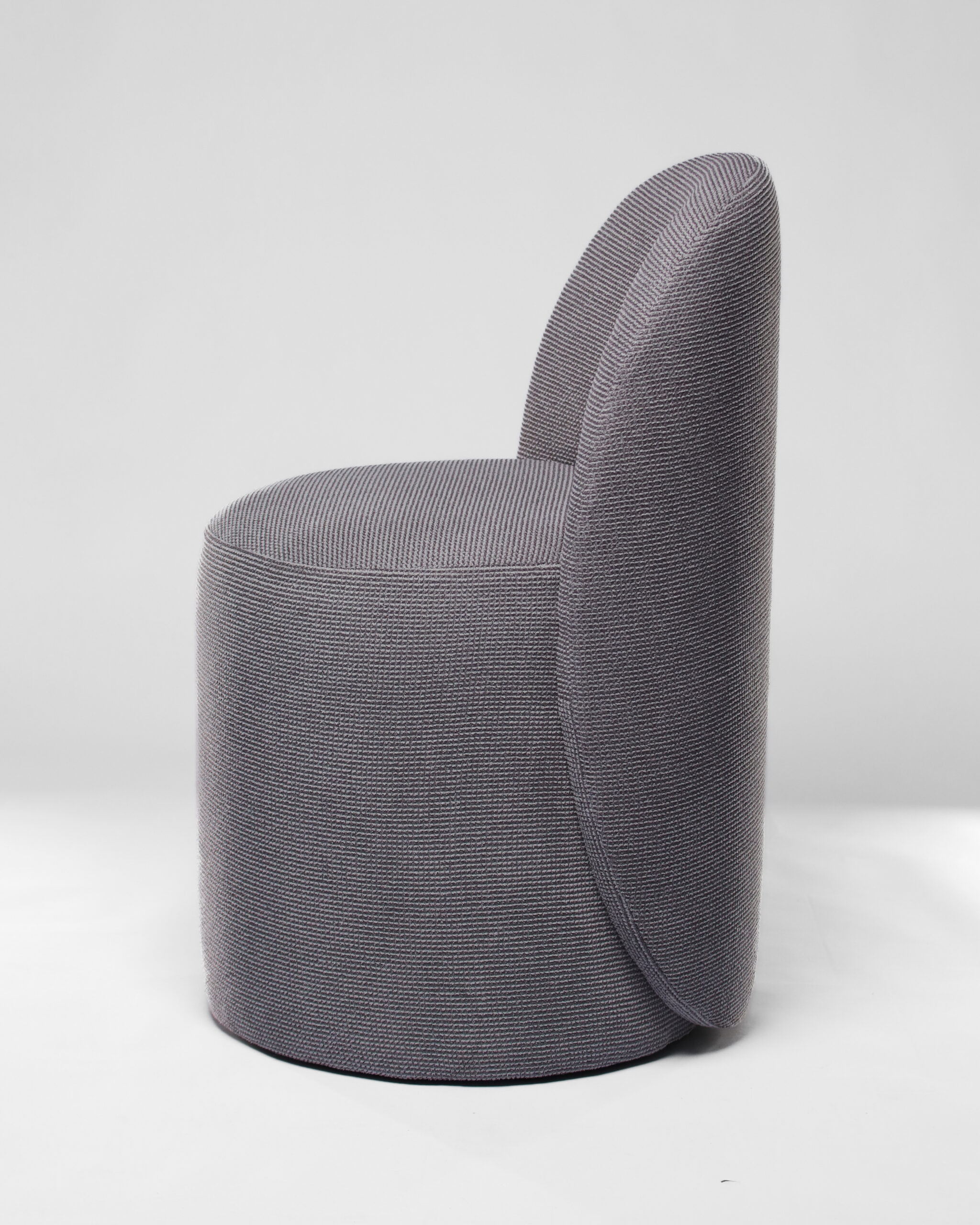 Fauteuil Rondo Design Gris Lilas – Élégance Moderne et Confort Compact - Image 4